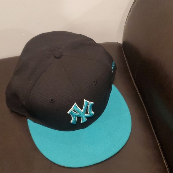 Hat size 8 - Picture 1 of 2